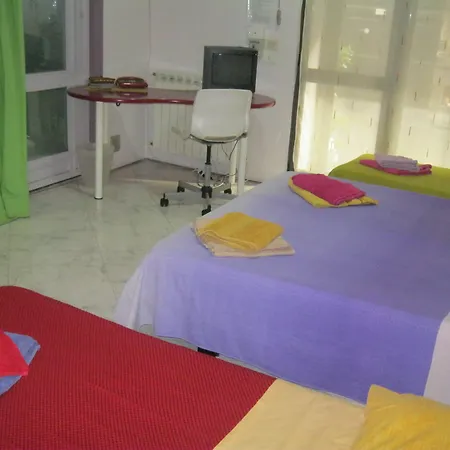 Pensión Four 2*